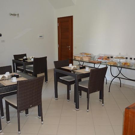 Guest Rooms Affittacamere San Teodoro  Exteriör bild