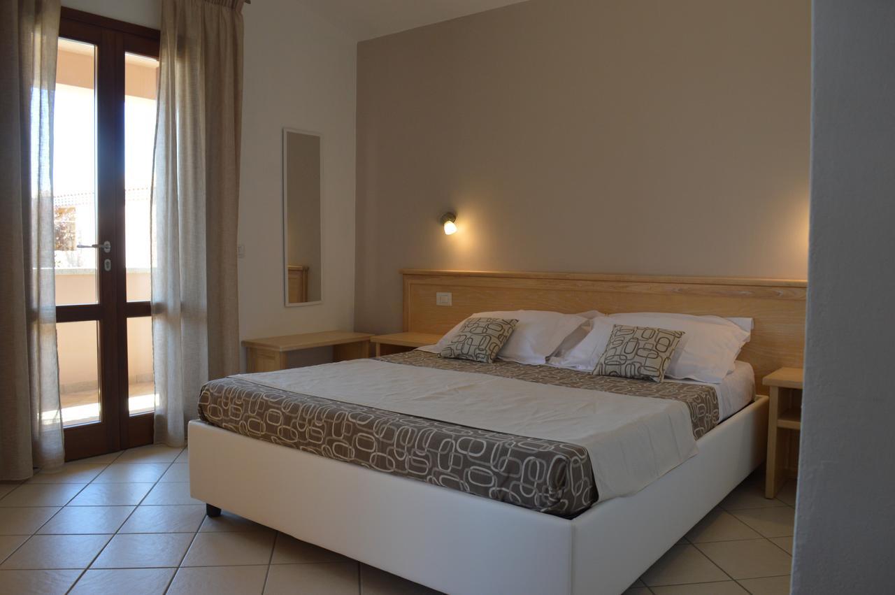 Guest Rooms Affittacamere San Teodoro  Exteriör bild