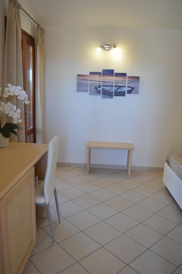 Guest Rooms Affittacamere San Teodoro  Exteriör bild
