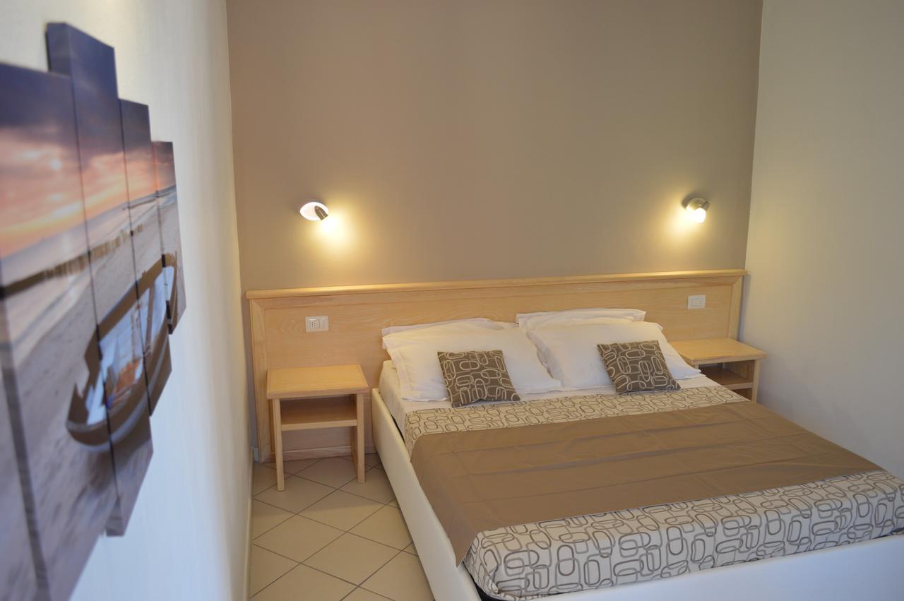 Guest Rooms Affittacamere San Teodoro  Exteriör bild
