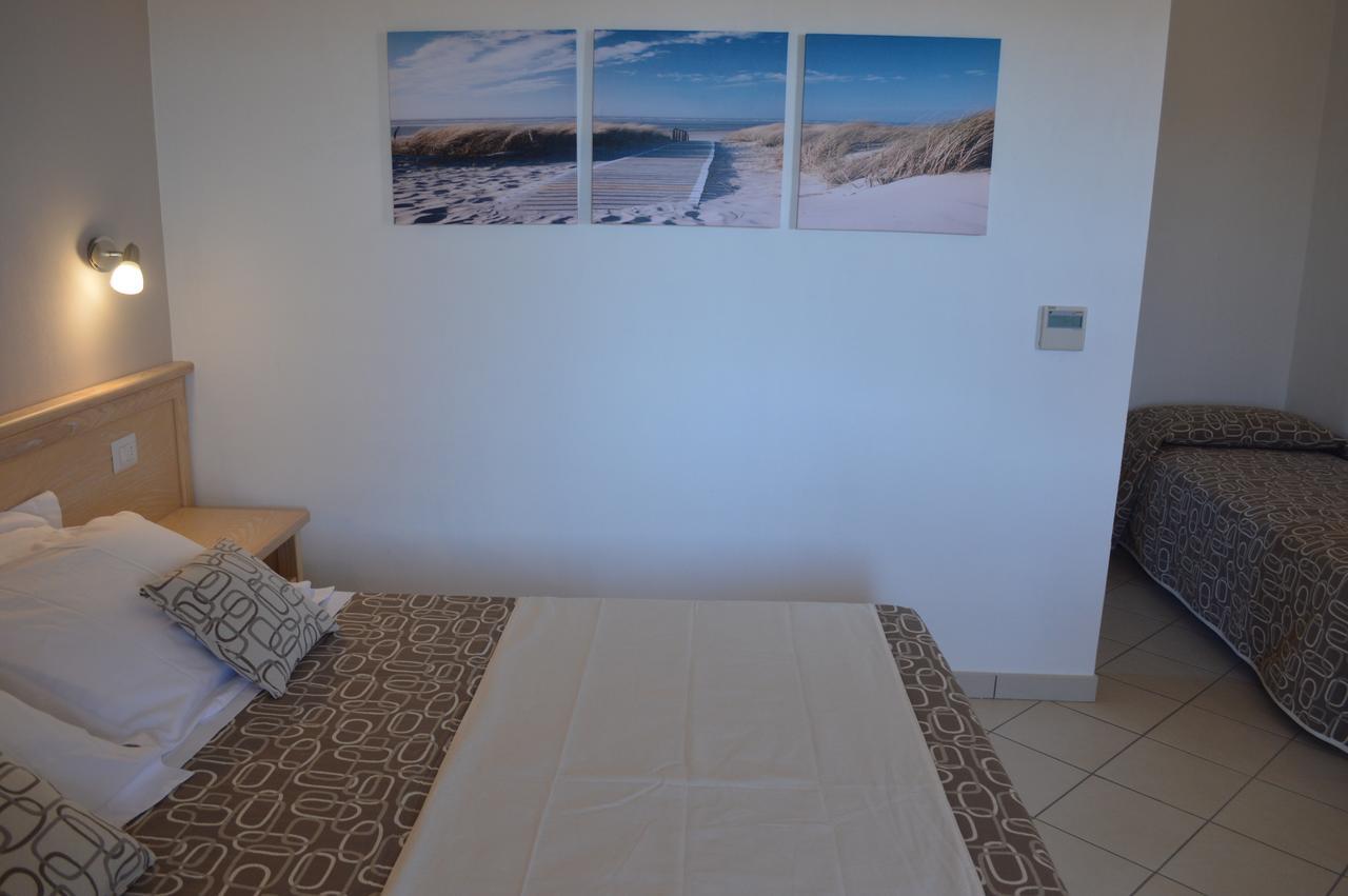 Guest Rooms Affittacamere San Teodoro  Exteriör bild