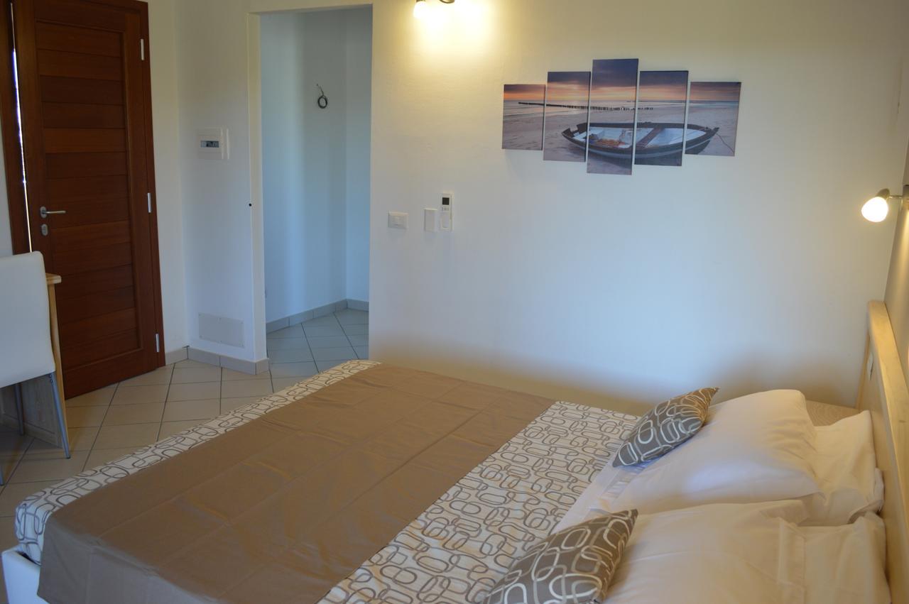Guest Rooms Affittacamere San Teodoro  Exteriör bild