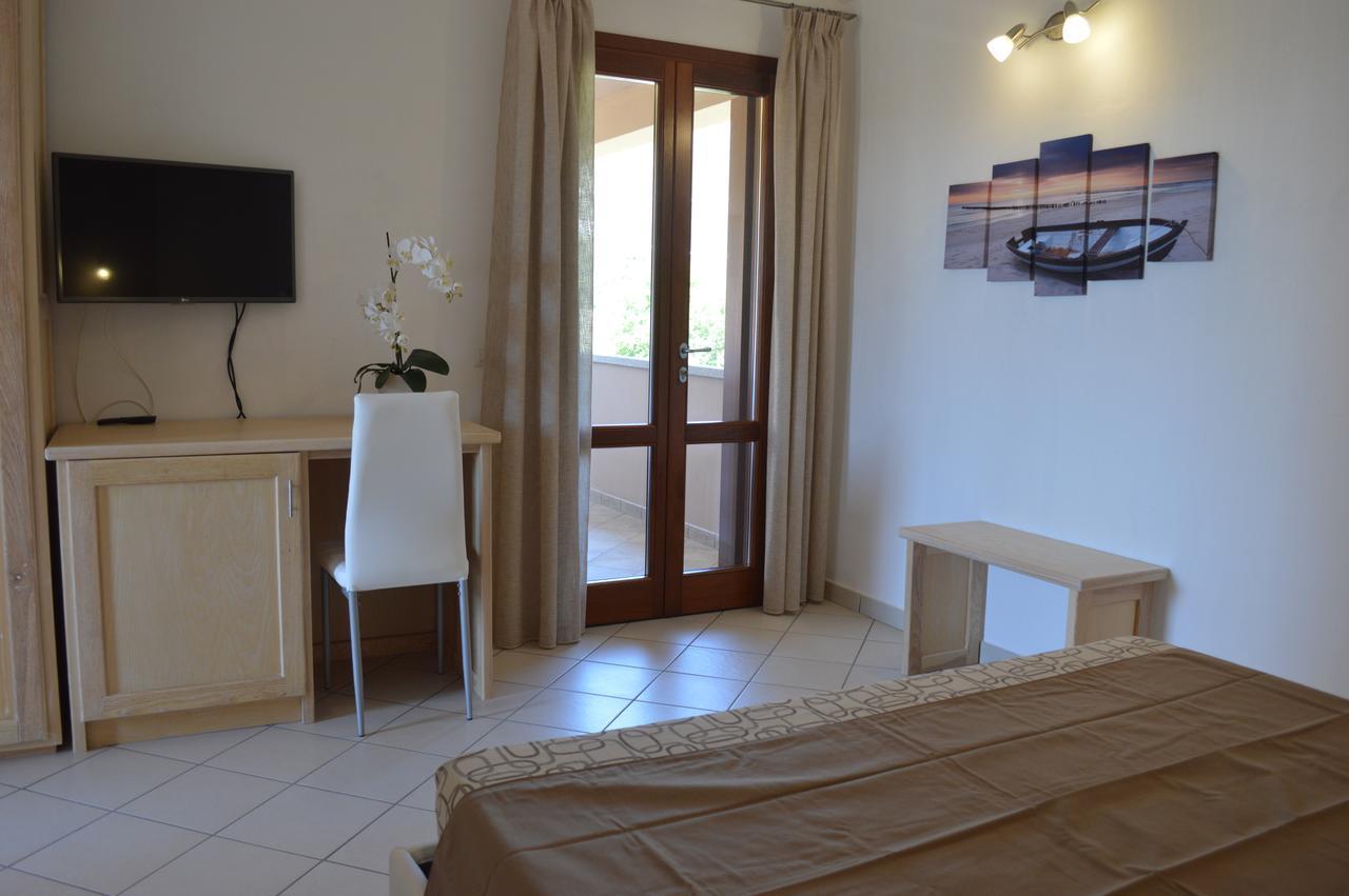 Guest Rooms Affittacamere San Teodoro  Exteriör bild