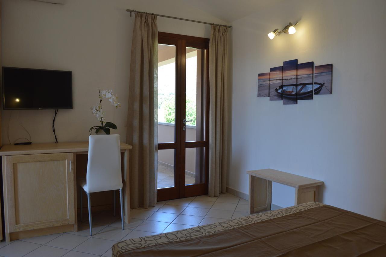 Guest Rooms Affittacamere San Teodoro  Exteriör bild