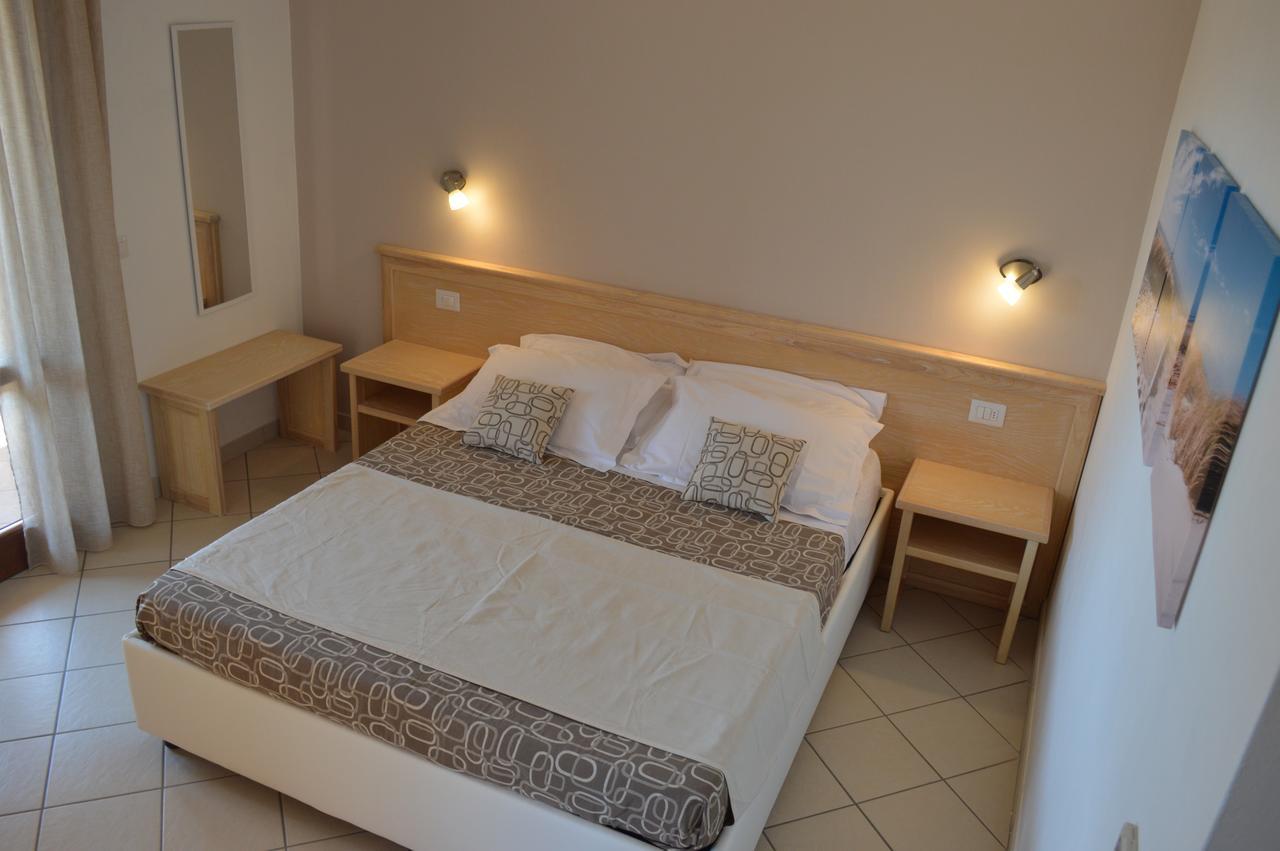 Guest Rooms Affittacamere San Teodoro  Exteriör bild