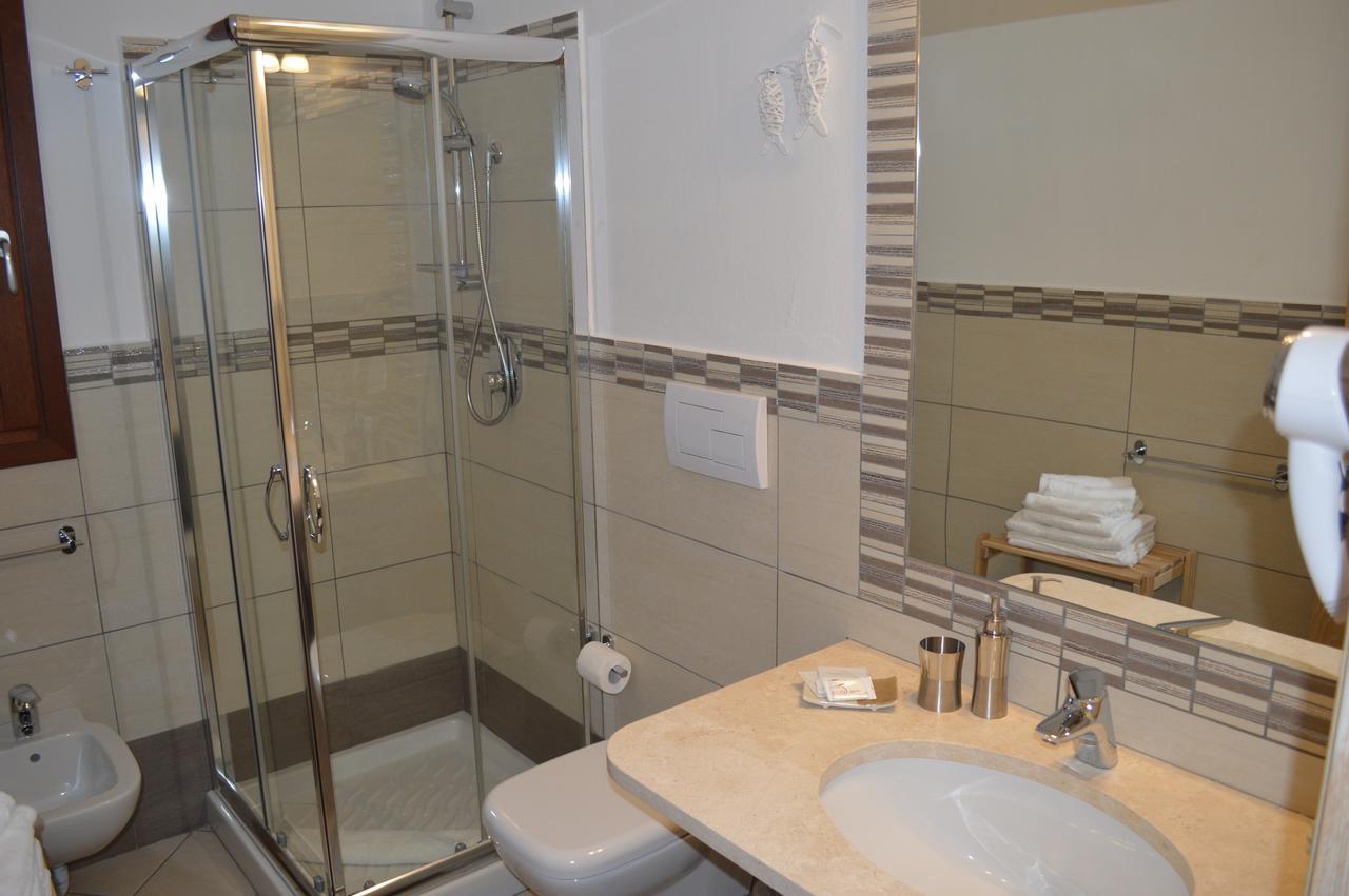 Guest Rooms Affittacamere San Teodoro  Exteriör bild
