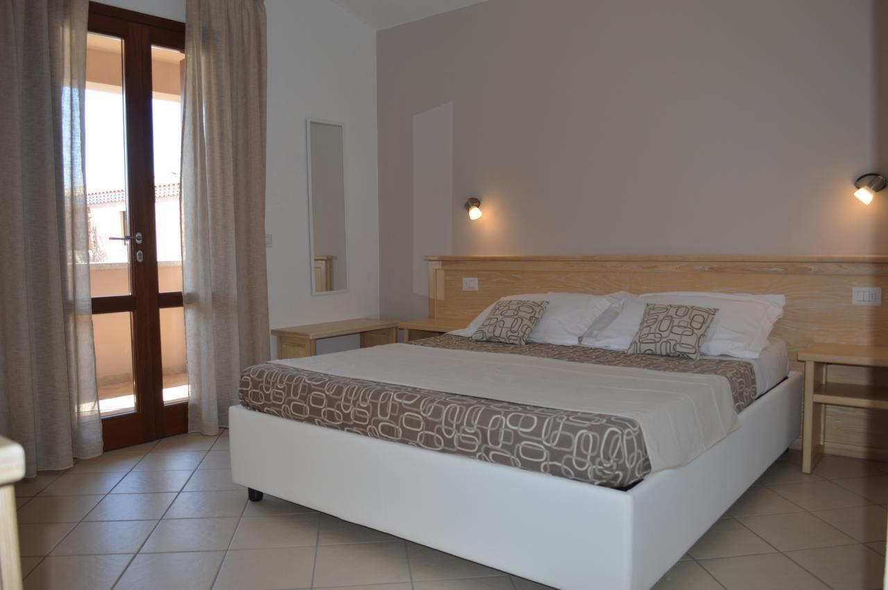 Guest Rooms Affittacamere San Teodoro  Exteriör bild