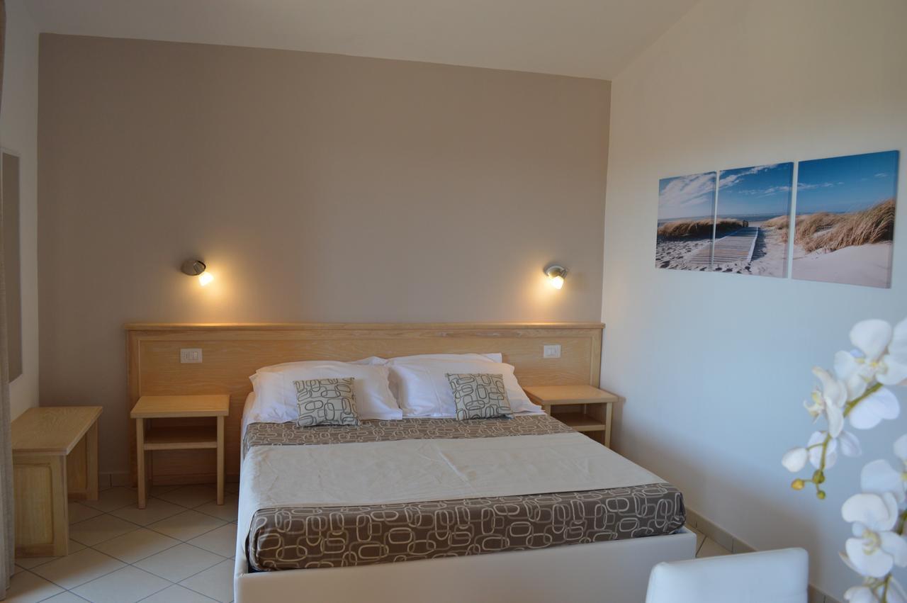 Guest Rooms Affittacamere San Teodoro  Exteriör bild