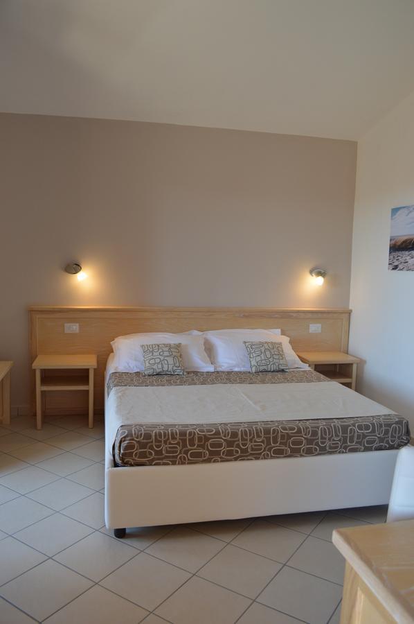 Guest Rooms Affittacamere San Teodoro  Exteriör bild