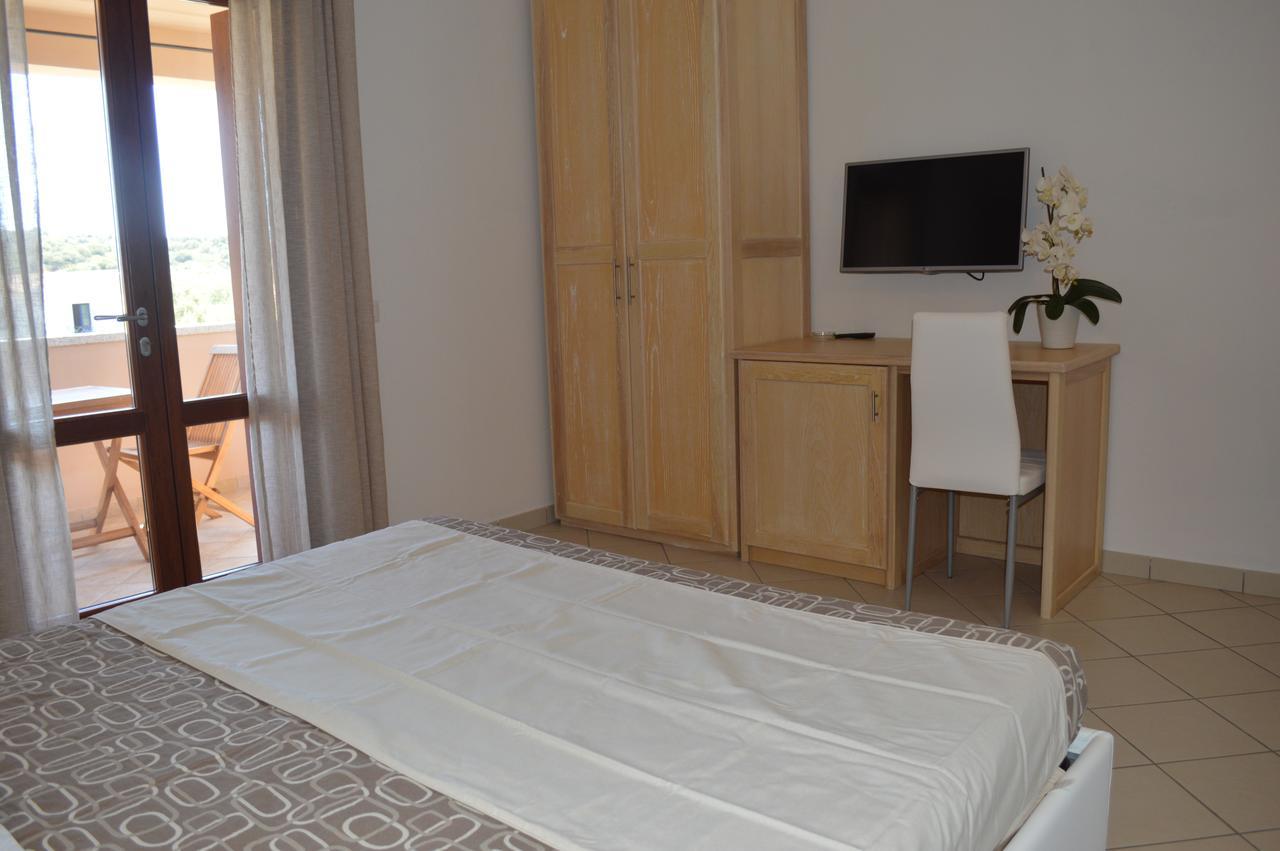 Guest Rooms Affittacamere San Teodoro  Exteriör bild