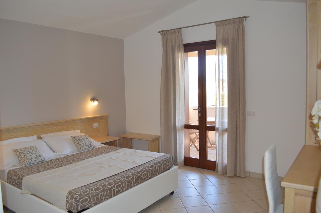 Guest Rooms Affittacamere San Teodoro  Exteriör bild
