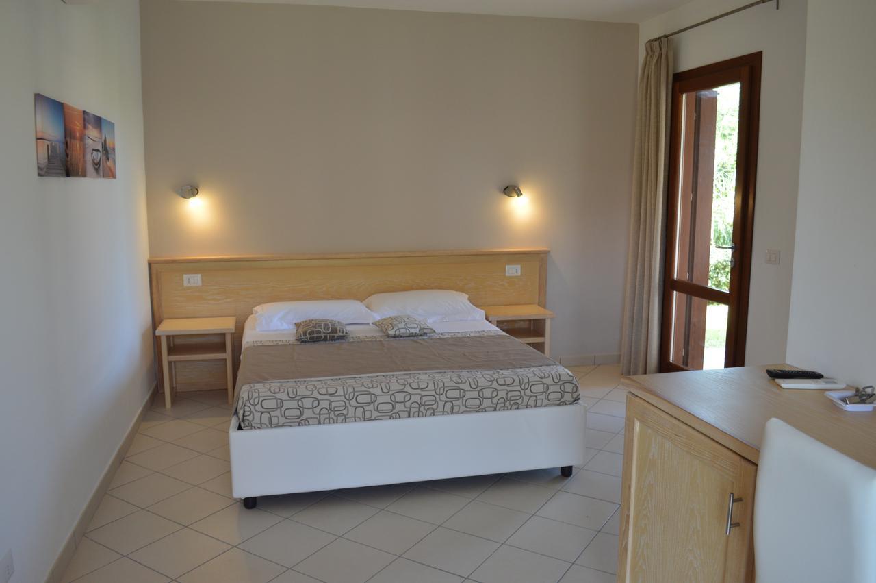 Guest Rooms Affittacamere San Teodoro  Exteriör bild