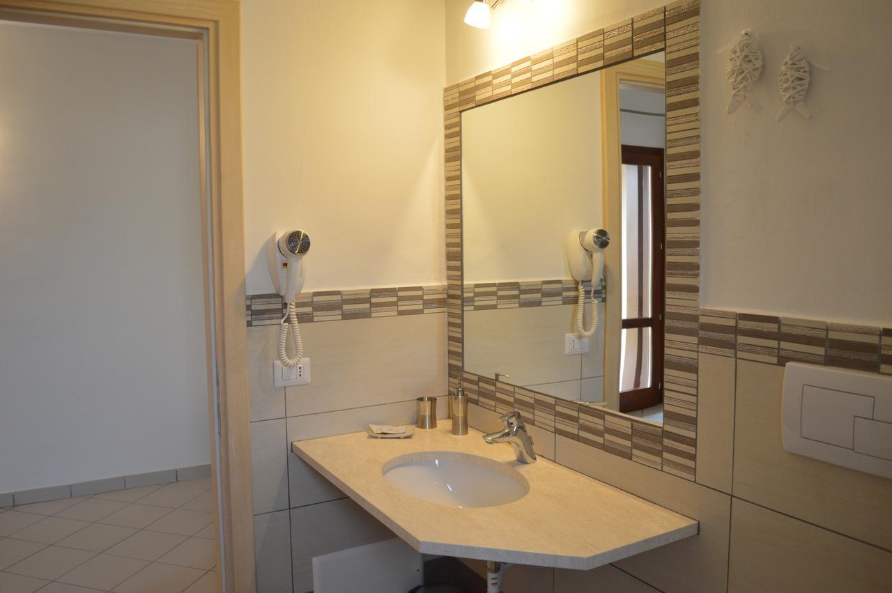 Guest Rooms Affittacamere San Teodoro  Exteriör bild