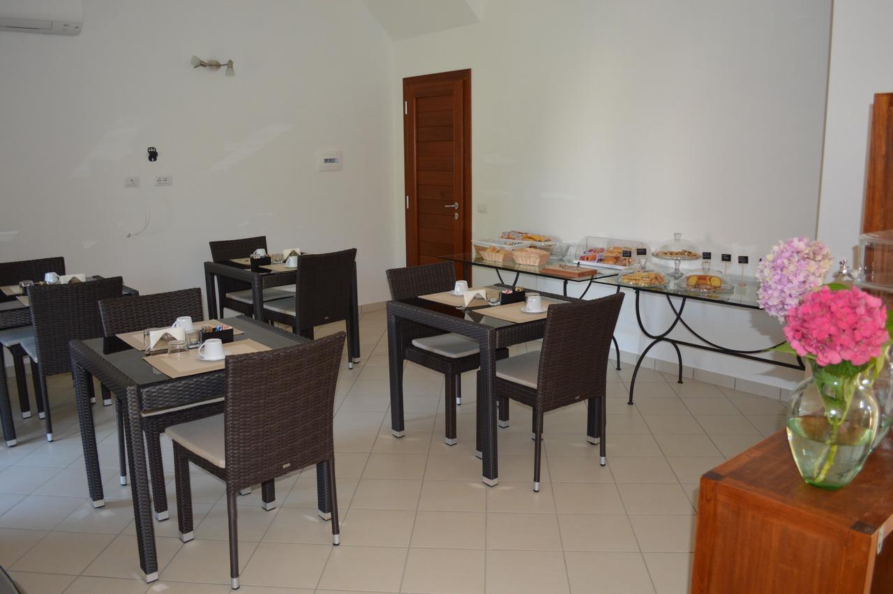 Guest Rooms Affittacamere San Teodoro  Exteriör bild